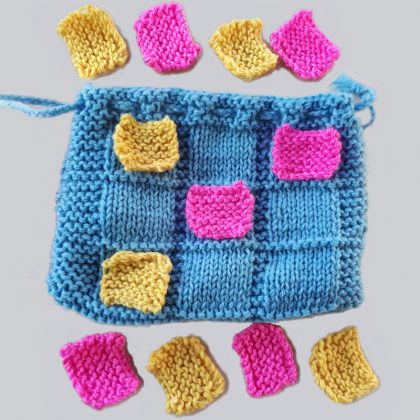 Noughts and crosses game bag